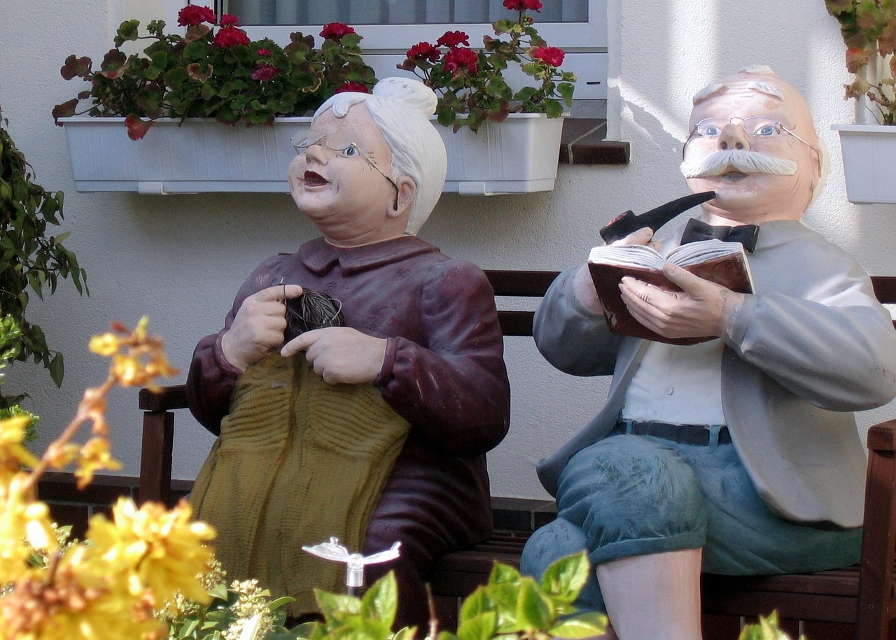 borkum, granny, grandpa, woman, man, bank, knit, pipe, a book, granny, granny, granny, granny, granny, grandpa, grandpa